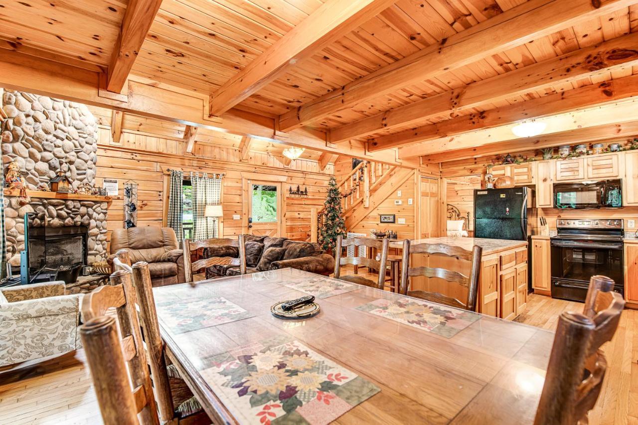 Bear Pleasures Villa Гетлинбург Екстериор снимка