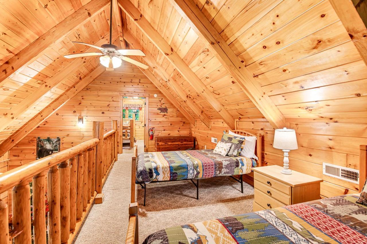 Bear Pleasures Villa Гетлинбург Екстериор снимка