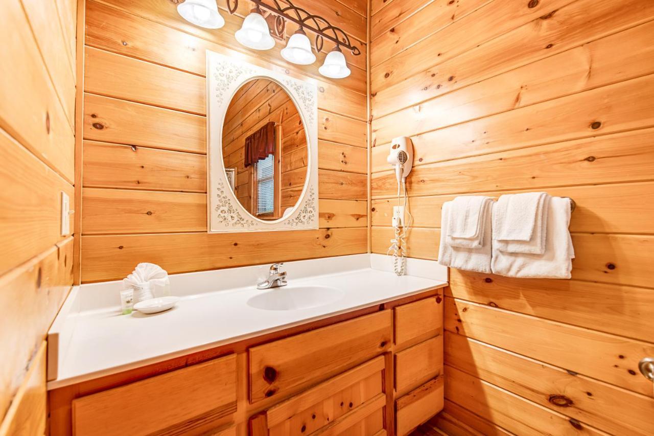 Bear Pleasures Villa Гетлинбург Екстериор снимка