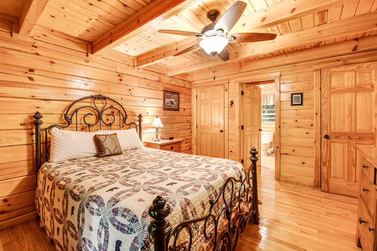 Bear Pleasures Villa Гетлинбург Екстериор снимка